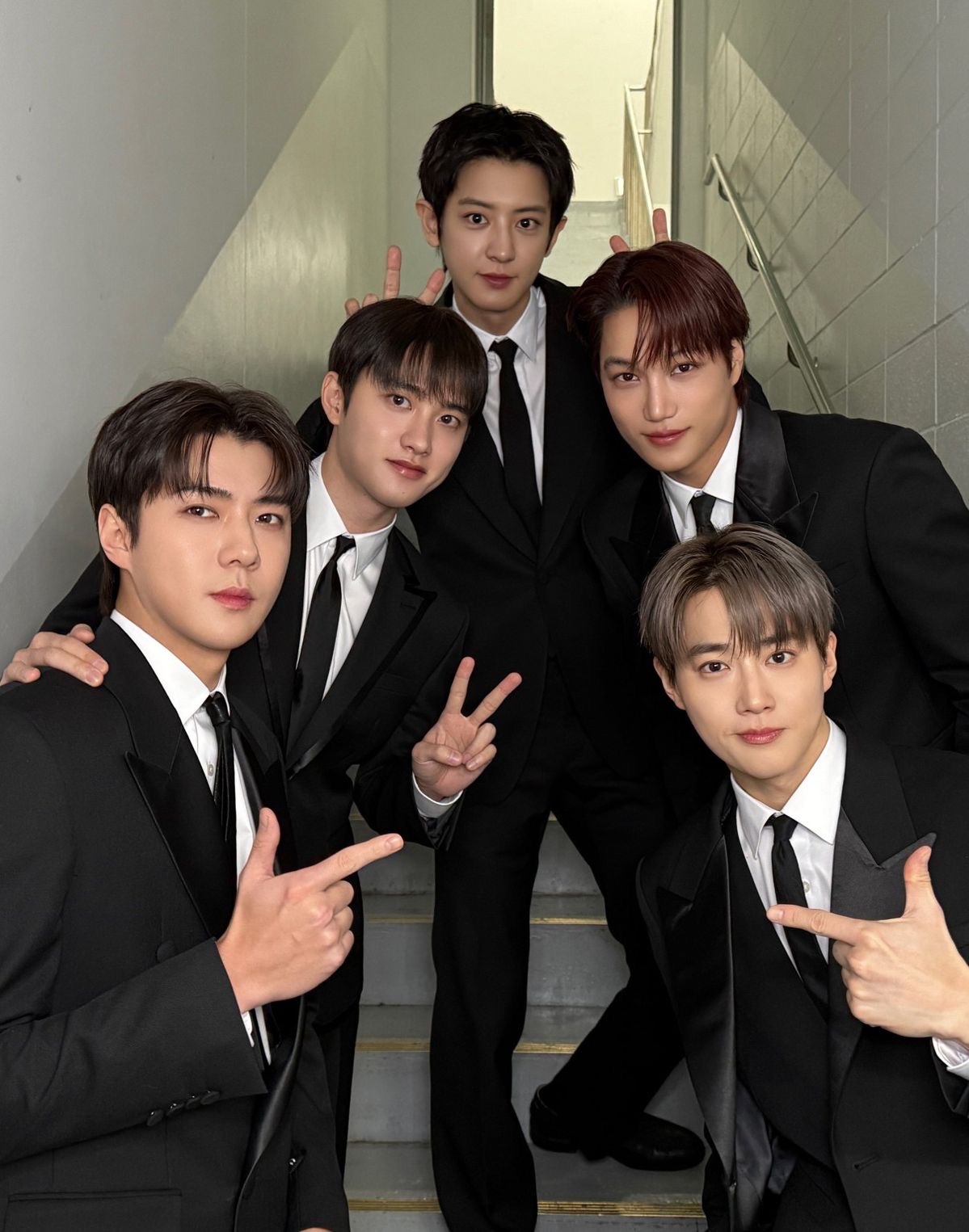 Behind-the-scenes cut of EXO