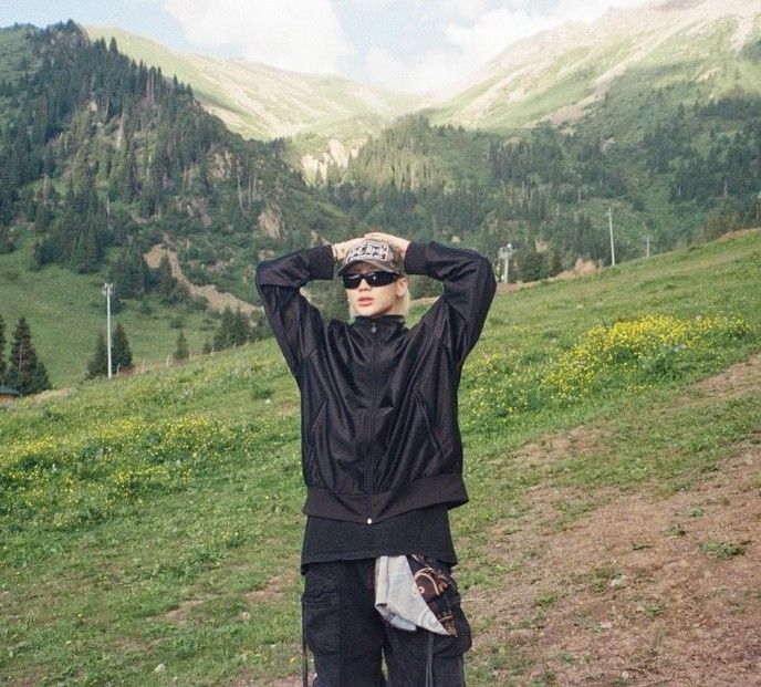 Behind-the-scenes cut of Junhyeok (TNX)