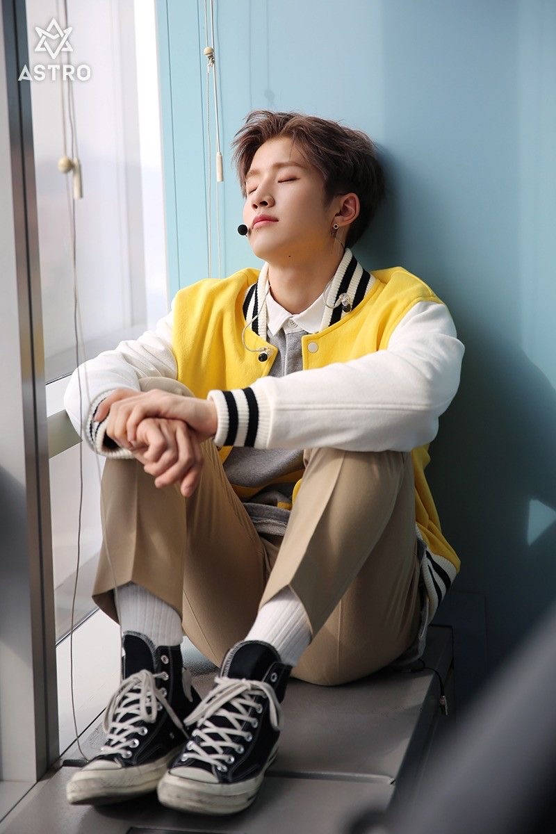 Latest photo of Jinjin (ASTRO)