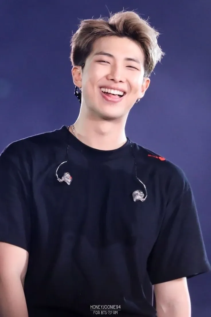 RM (防彈少年團)的最新照片