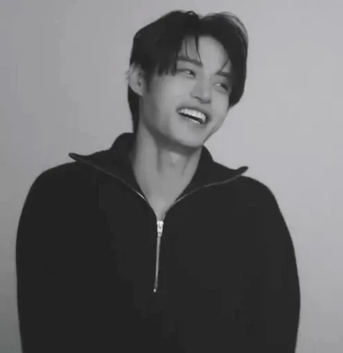 Behind-the-scenes cut of Kim Jiwoong (ZEROBASEONE)