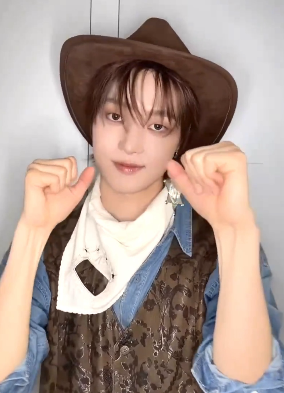 Behind-the-scenes cut of EJ (&TEAM)