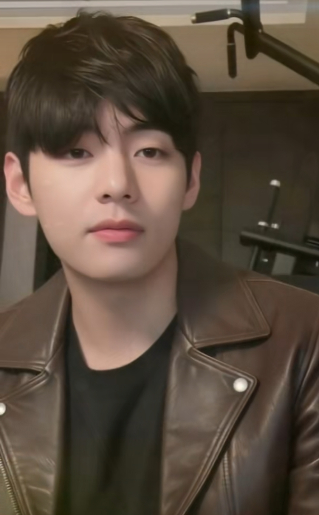 V (BTS)の舞台裏ショット