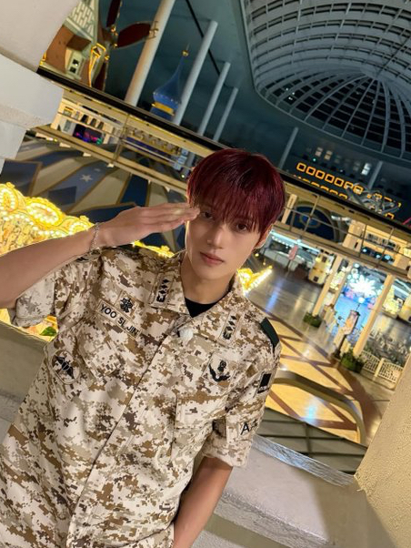 우영 (에이티즈) 최근 활동샷