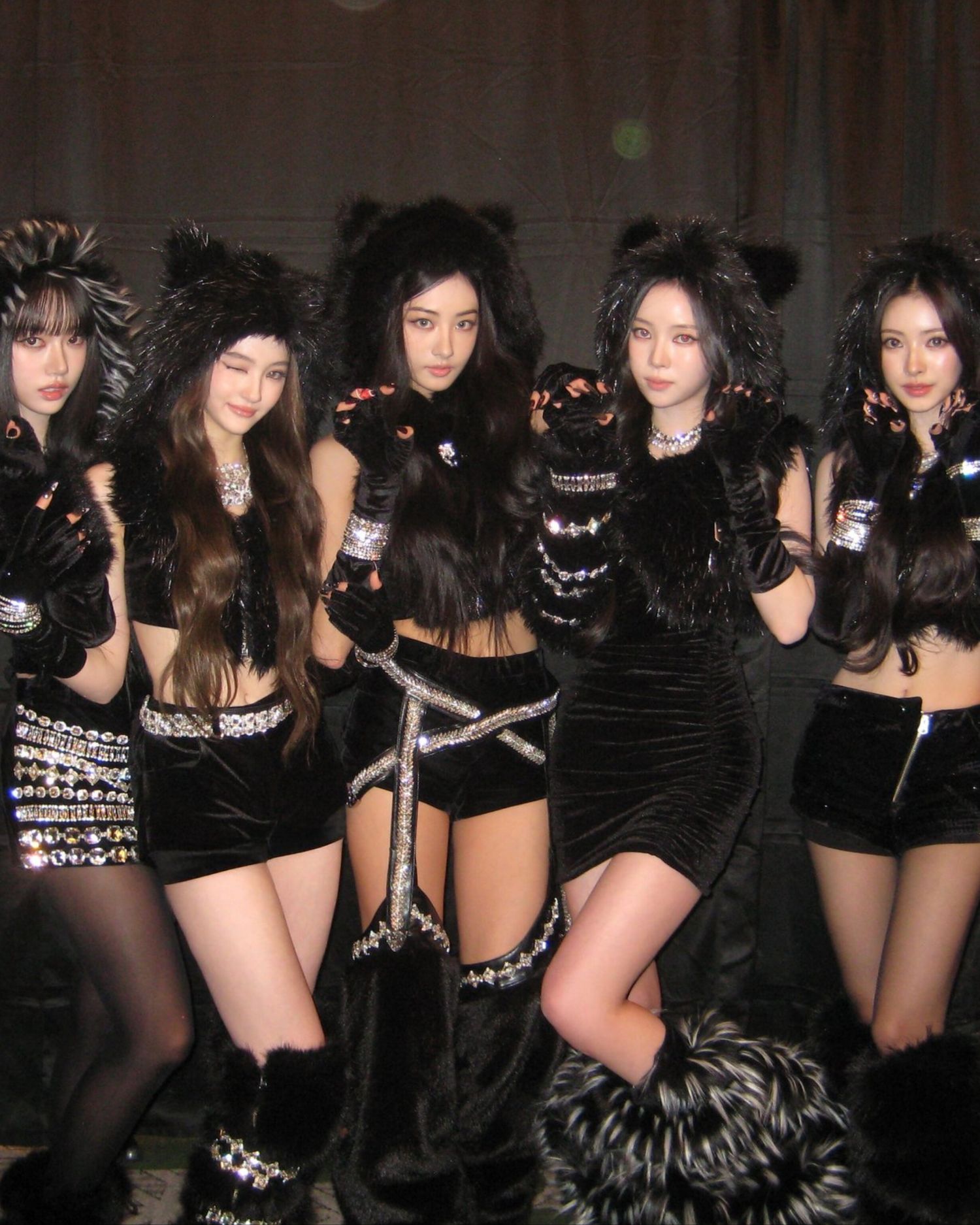 Behind-the-scenes cut of MEOVV