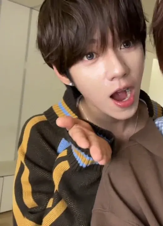 Latest photo of JL (AHOF)