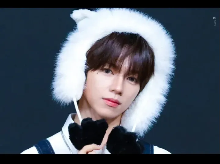 A moment captured by JL (AHOF)'s fan