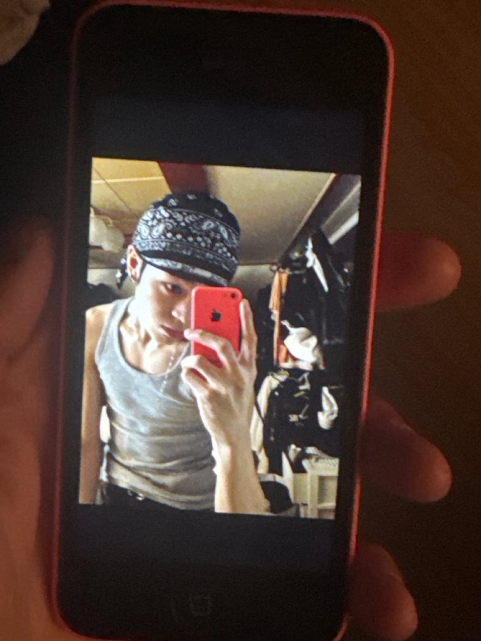 Behind-the-scenes cut of Kim Junmin (WHIB)