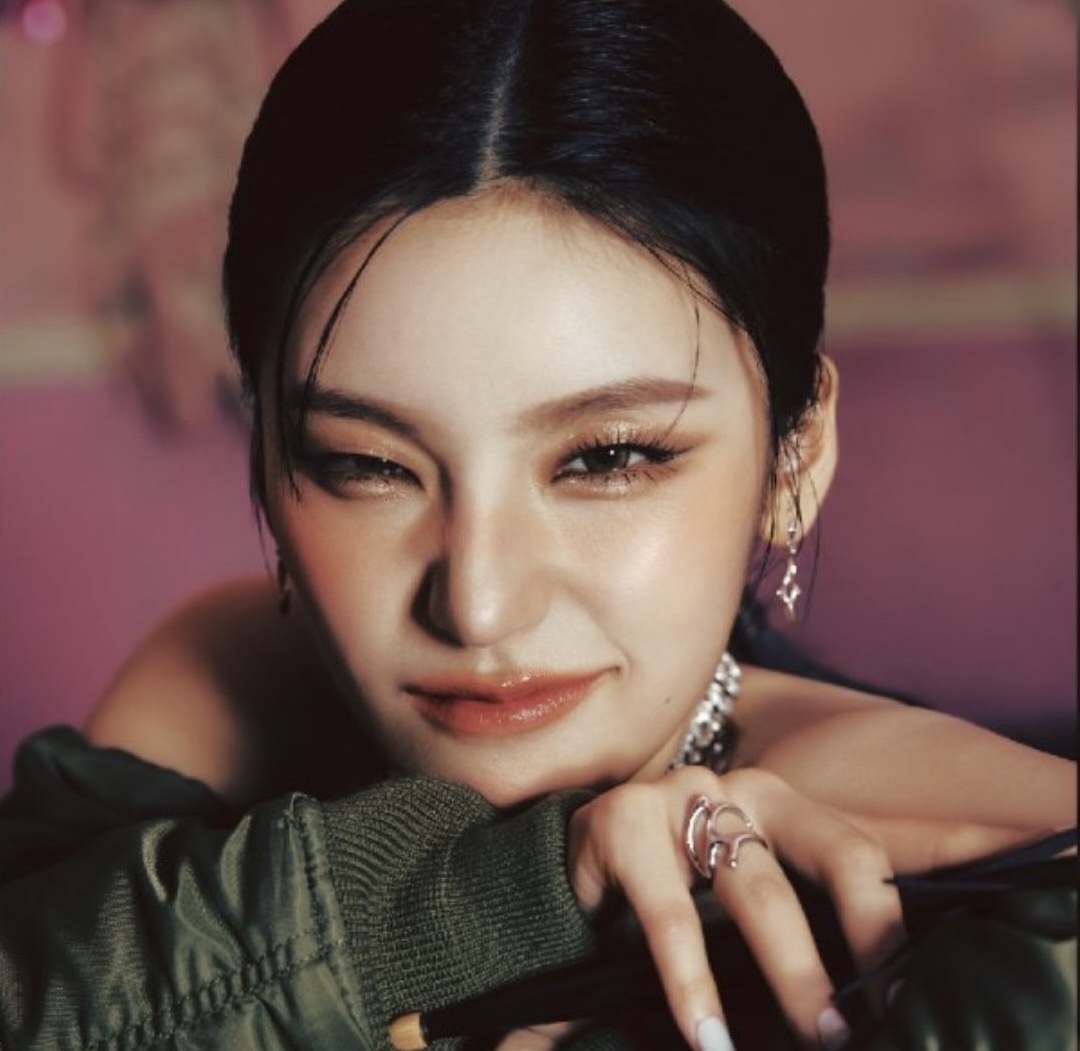 Behind-the-scenes cut of Yeji (ITZY)
