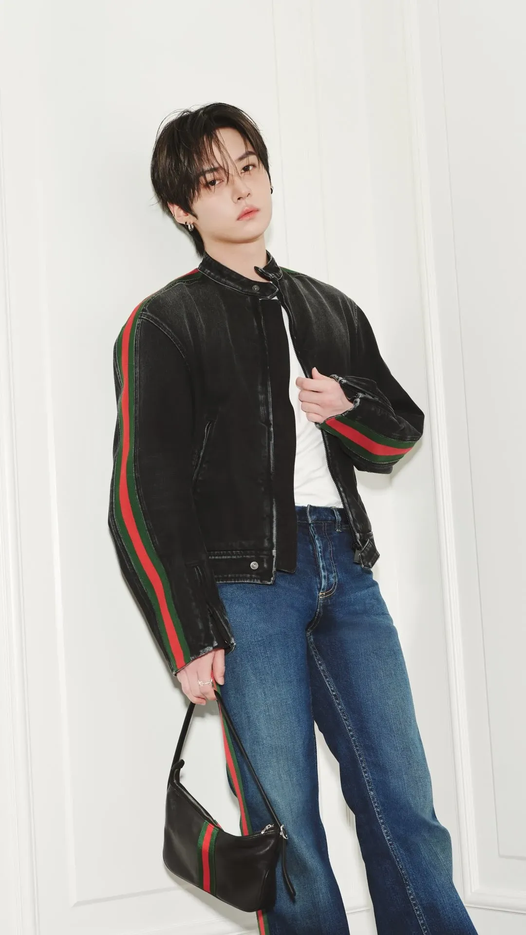 Today's most popular wallpaper in the Lee Know (Stray Kids) community