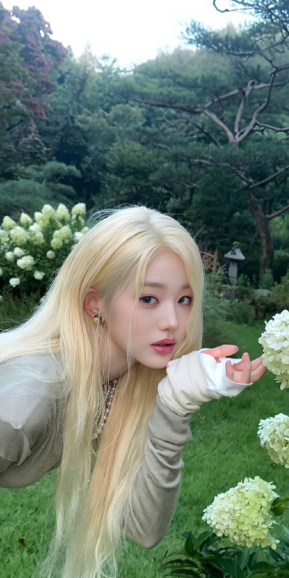 Foto terbaru Jang Wonyoung (IVE)