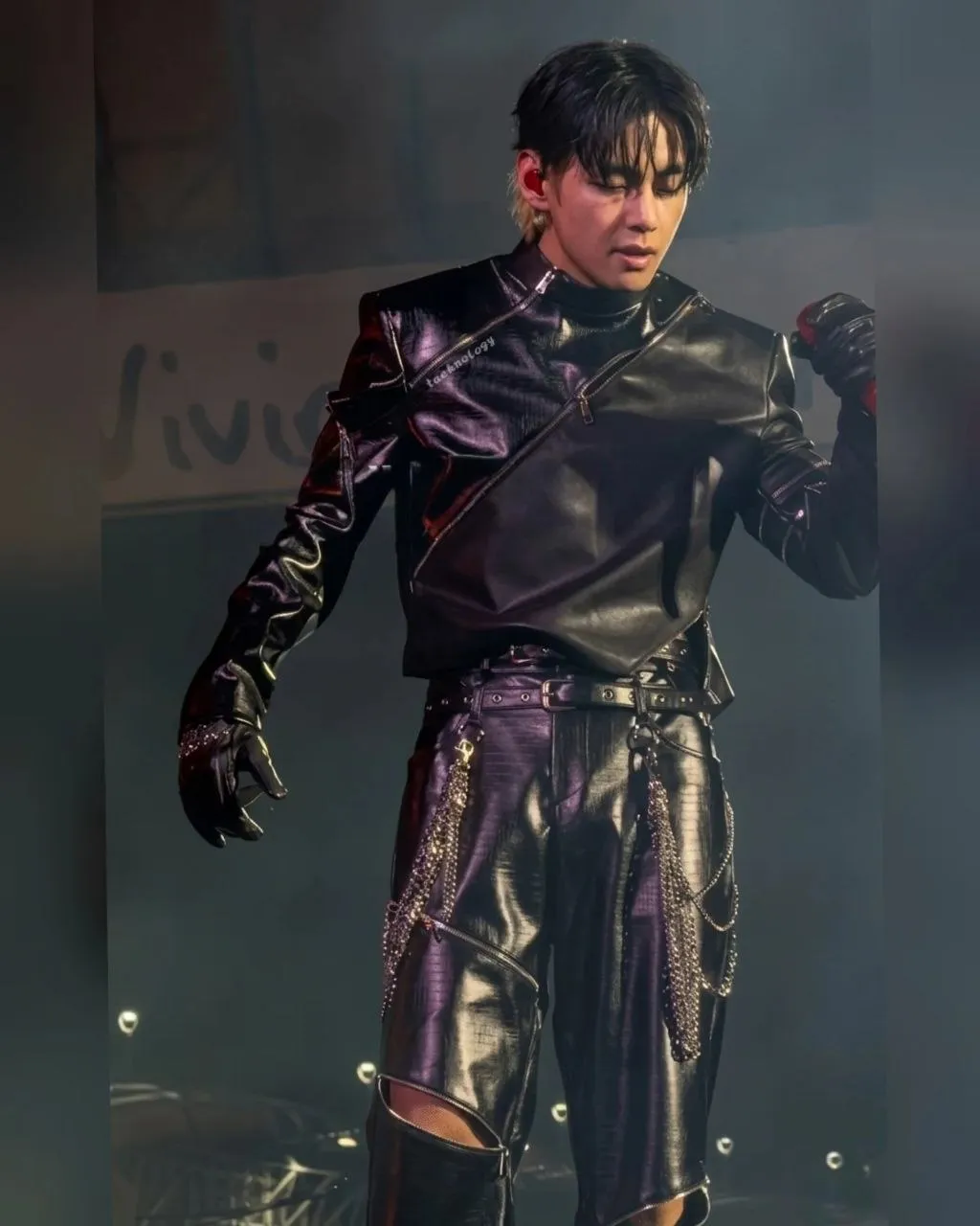뷔 (방탄소년단)의 최신 사진