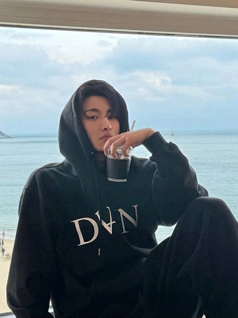 A moment captured by Seonghwa (ATEEZ)'s fan