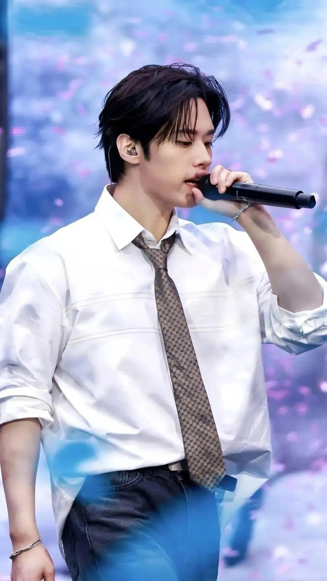 The most beloved wallpaper among Lee Know (Stray Kids)'s fans