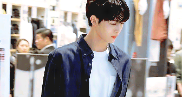 Behind-the-scenes cut of Bae Jinyoung