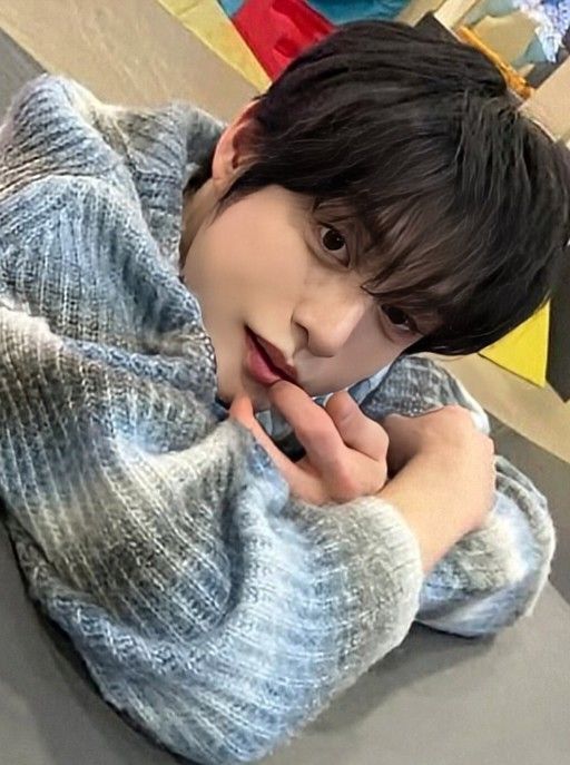 Foto aktivitas terbaru Kim Jiwoong (ZEROBASEONE)