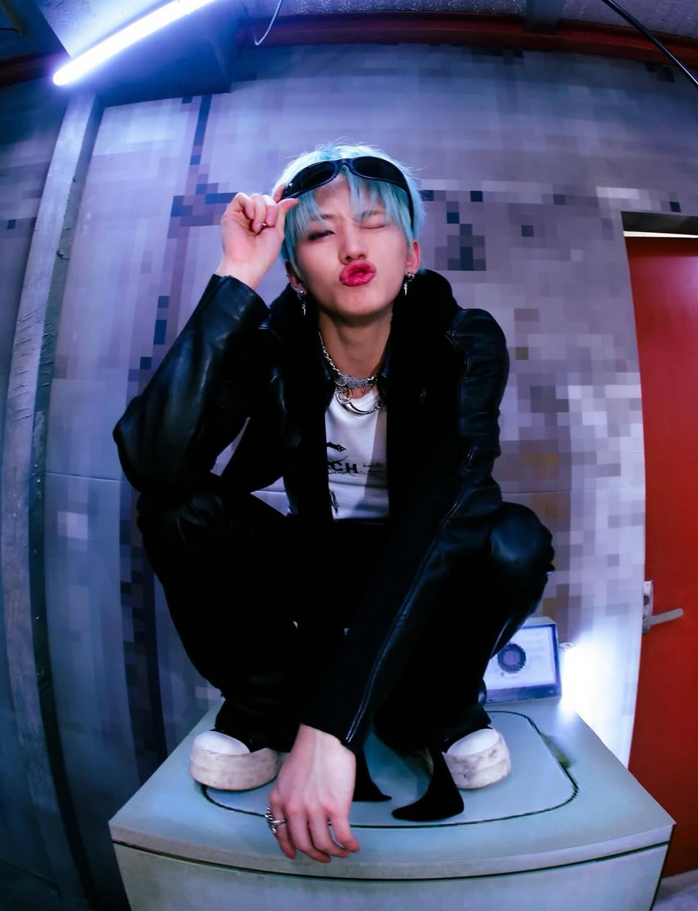 Behind-the-scenes cut of Xikers