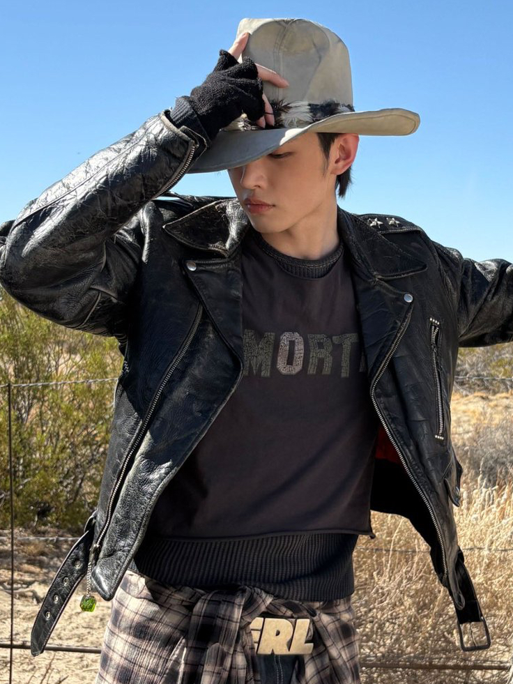 Behind-the-scenes cut of Sunghoon (ENHYPEN)