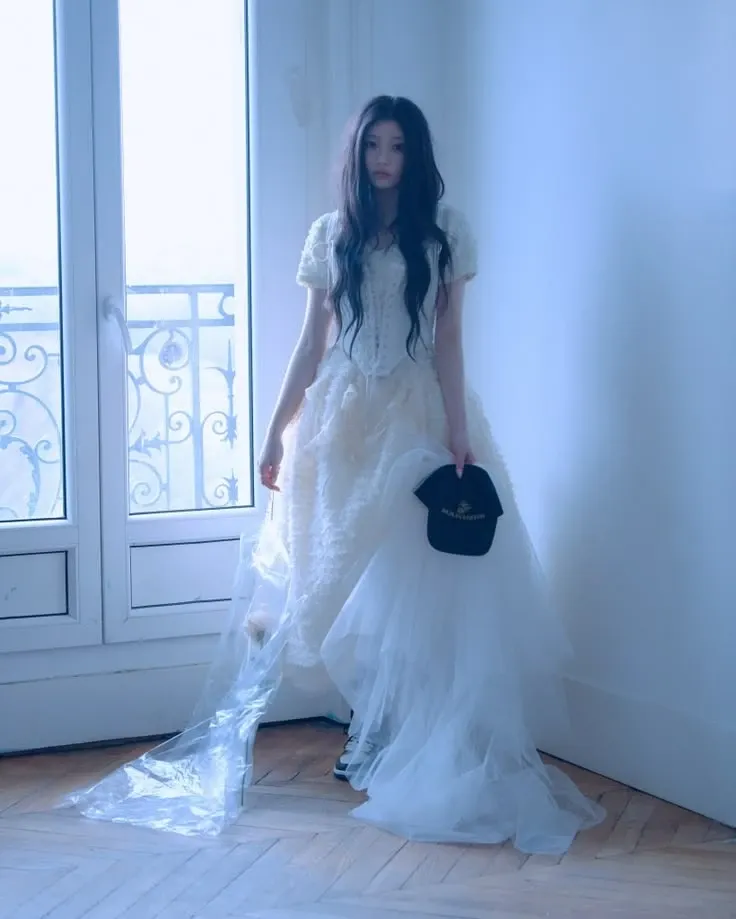 Recent activity shot of Wonhee (ILLIT)