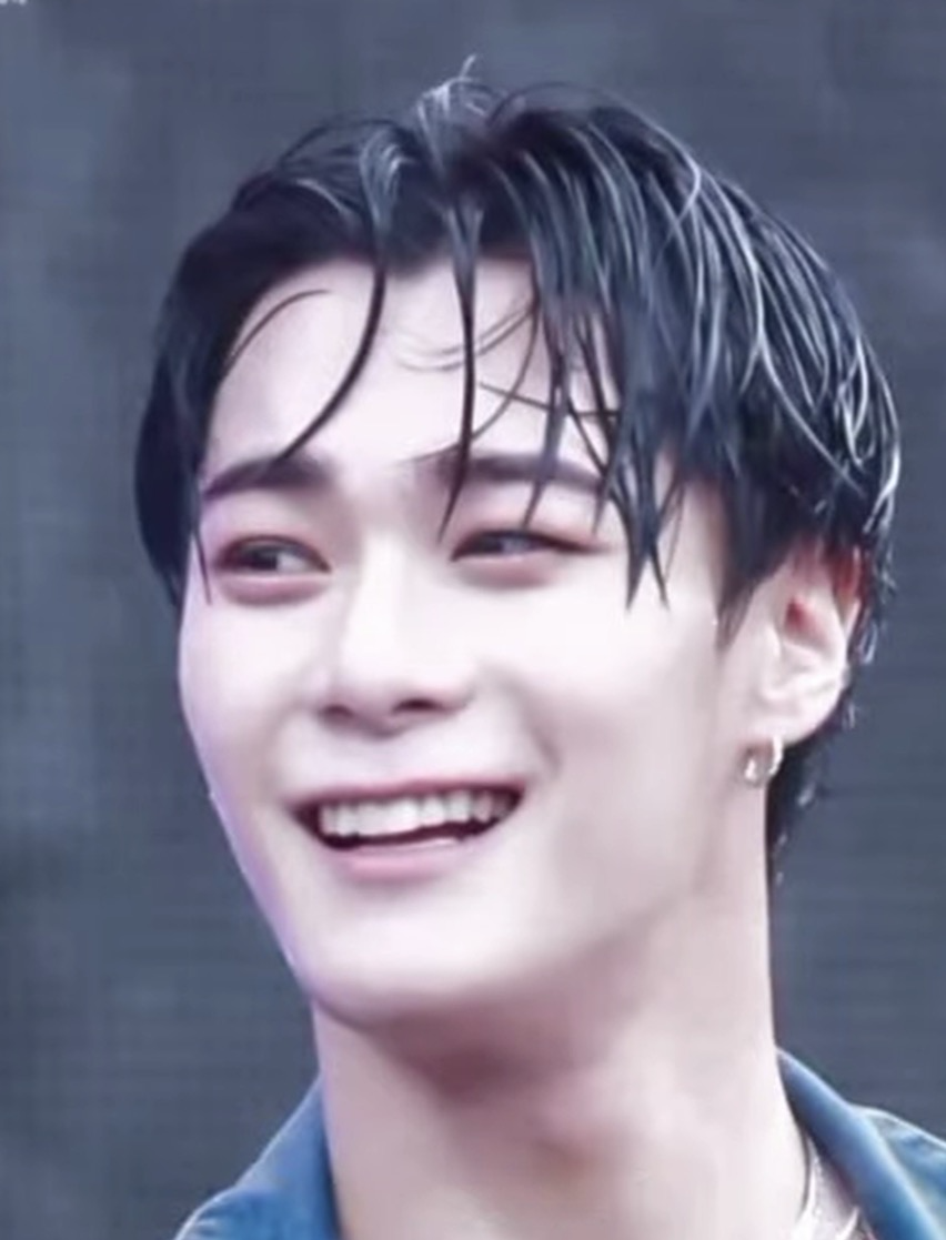 A moment captured by Moonbin (ASTRO)'s fan
