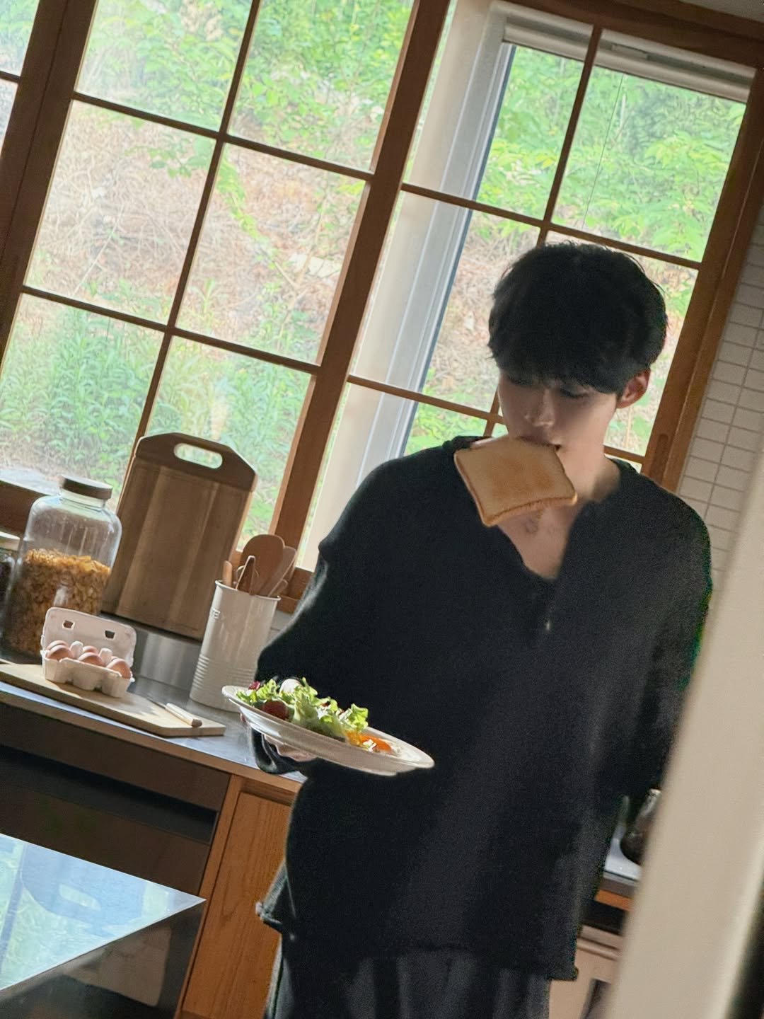 A moment captured by Sung Hanbin (ZEROBASEONE)'s fan