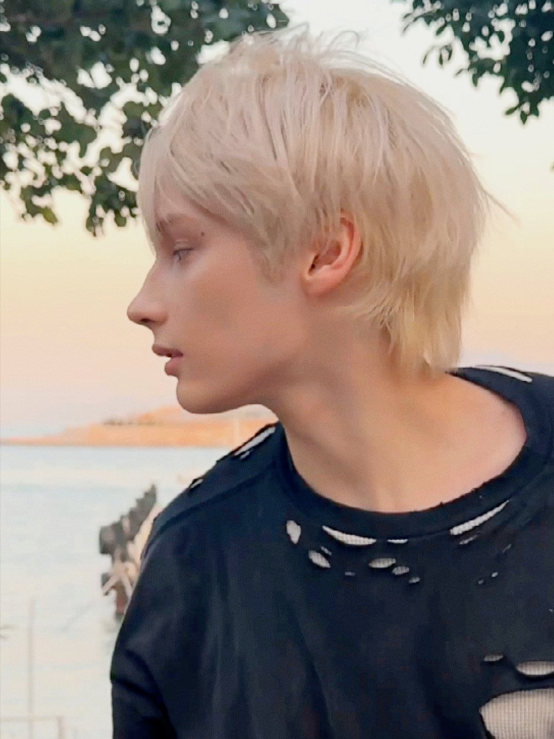 Latest photo of HueningKai (TOMORROW X TOGETHER)