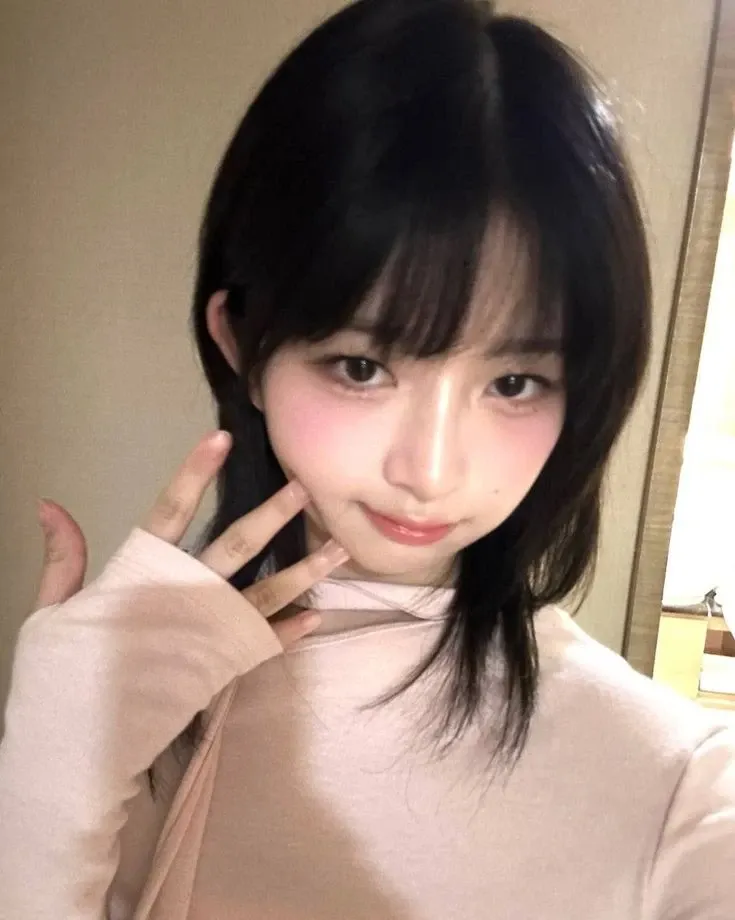 Behind-the-scenes cut of Rei (IVE)