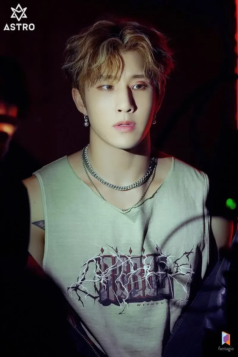 Behind-the-scenes cut of Jinjin (ASTRO)