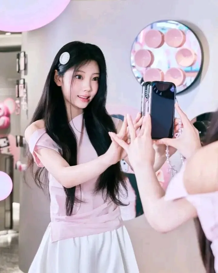 Recent activity shot of Wonhee (ILLIT)