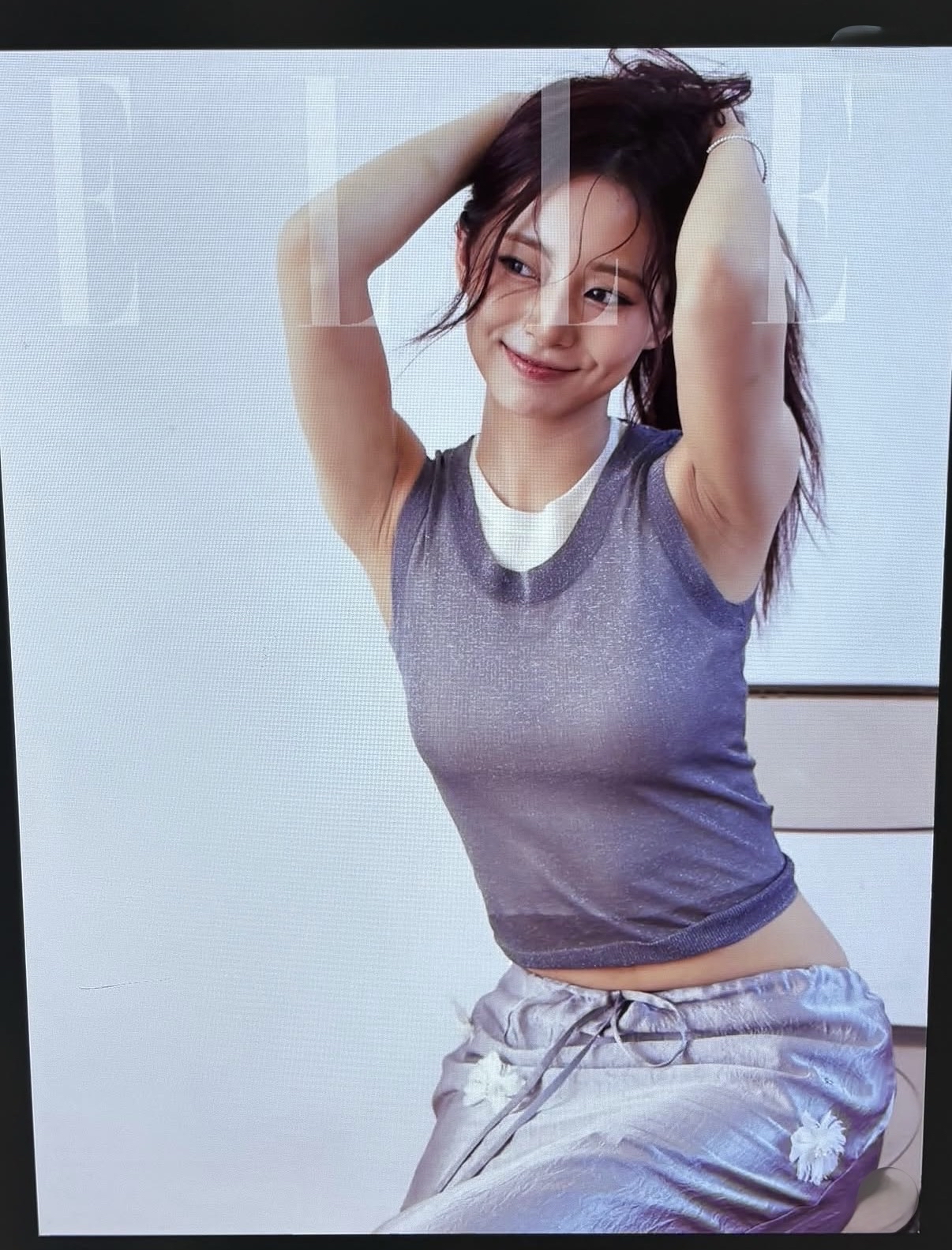 Foto aktivitas terbaru Tzuyu (TWICE)