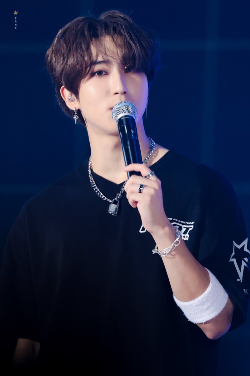 Latest photo of HAN (Stray Kids)