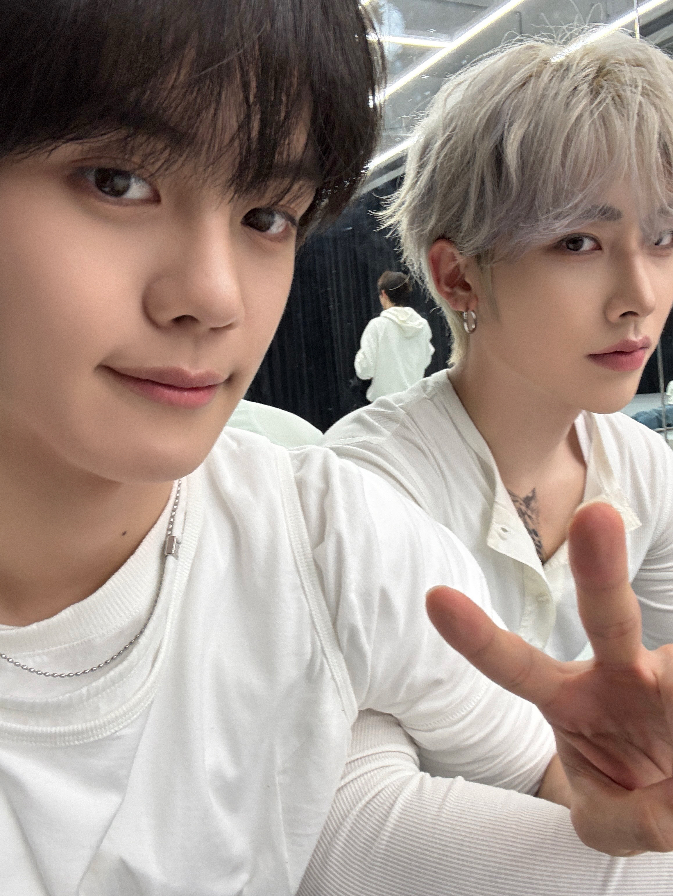 Behind-the-scenes cut of Kim Gyuvin (AND2BLE)