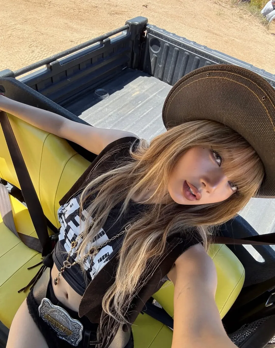 Foto aktivitas terbaru Lisa (BLACKPINK)
