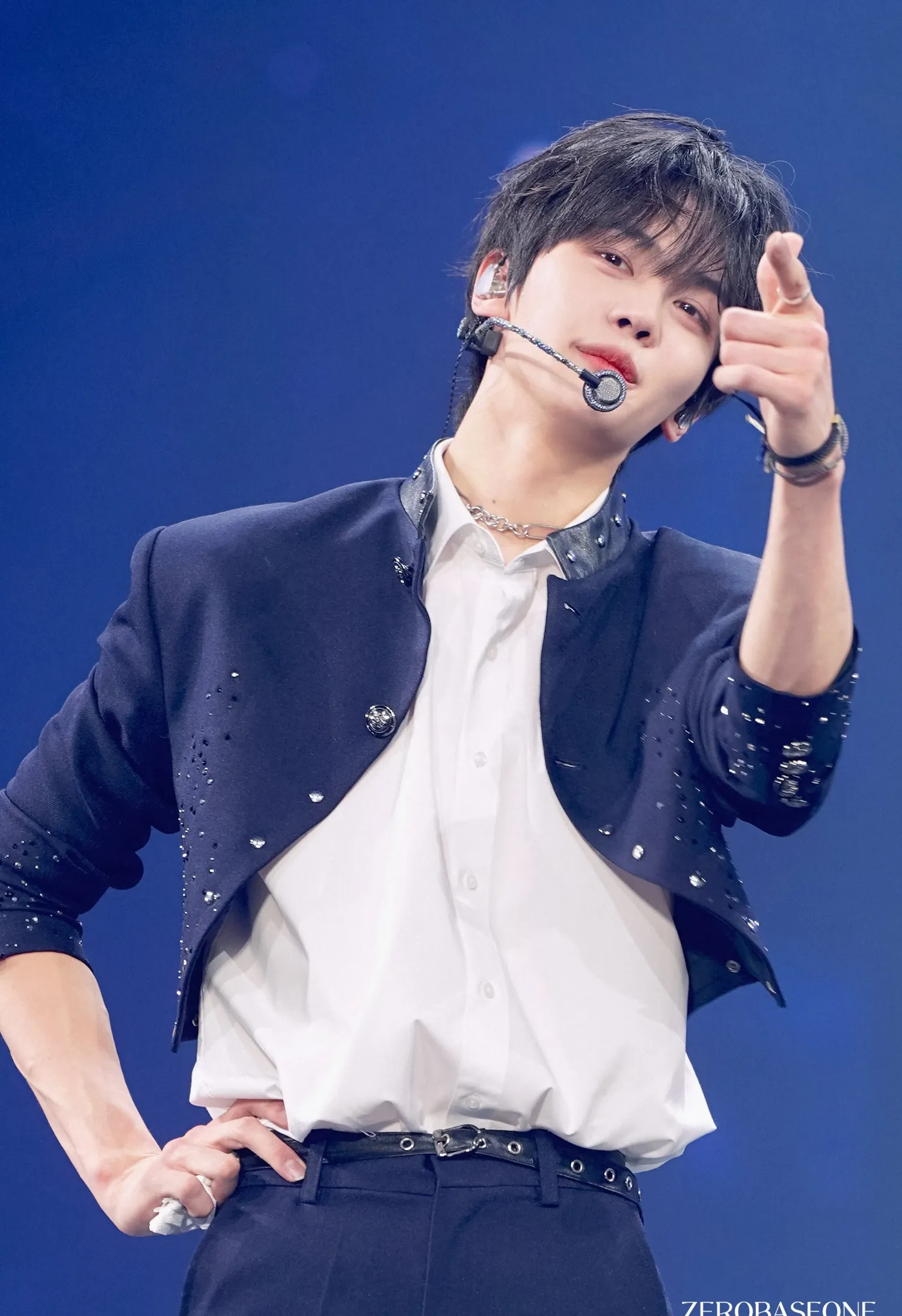 Behind-the-scenes cut of Kim Gyuvin