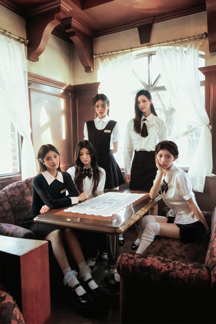 Behind-the-scenes cut of ILLIT