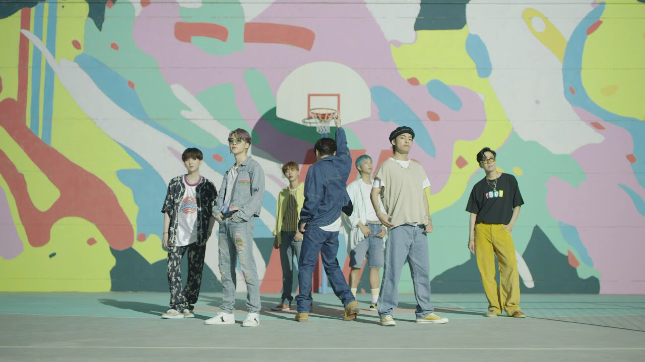 Momen yang diabadikan oleh penggemar j-hope (BTS)