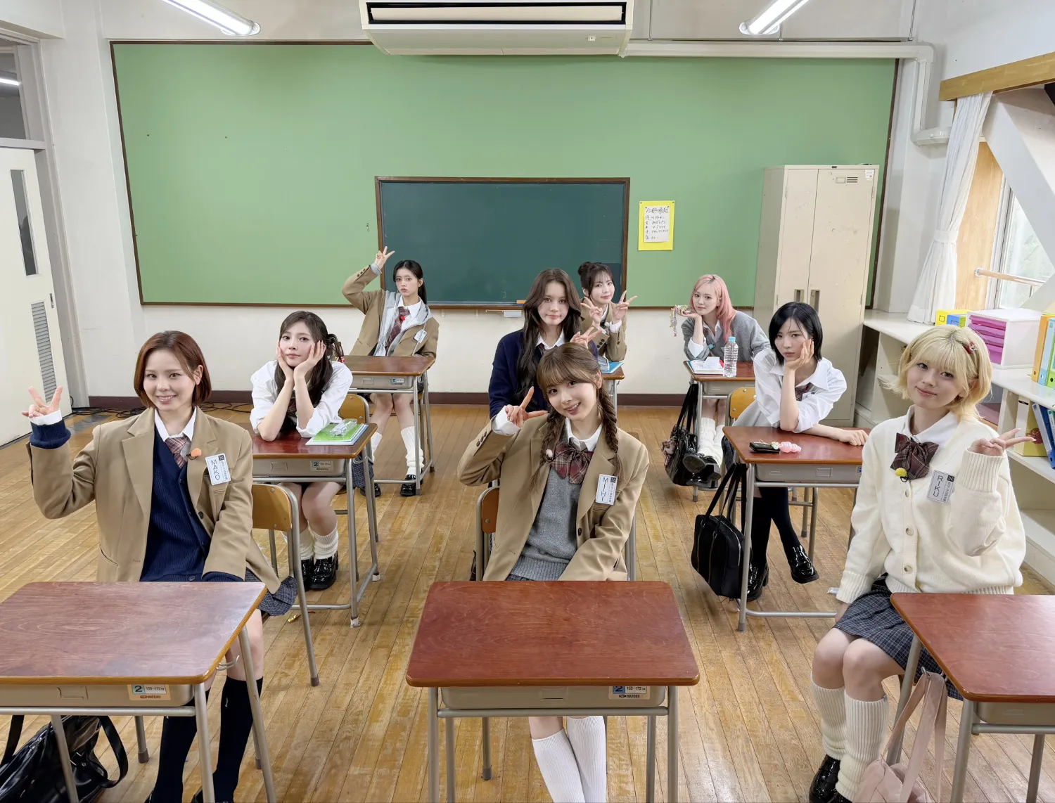 Behind-the-scenes cut of NiziU