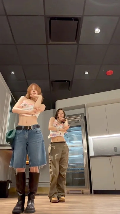 모모 (TWICE)의 비하인드 컷