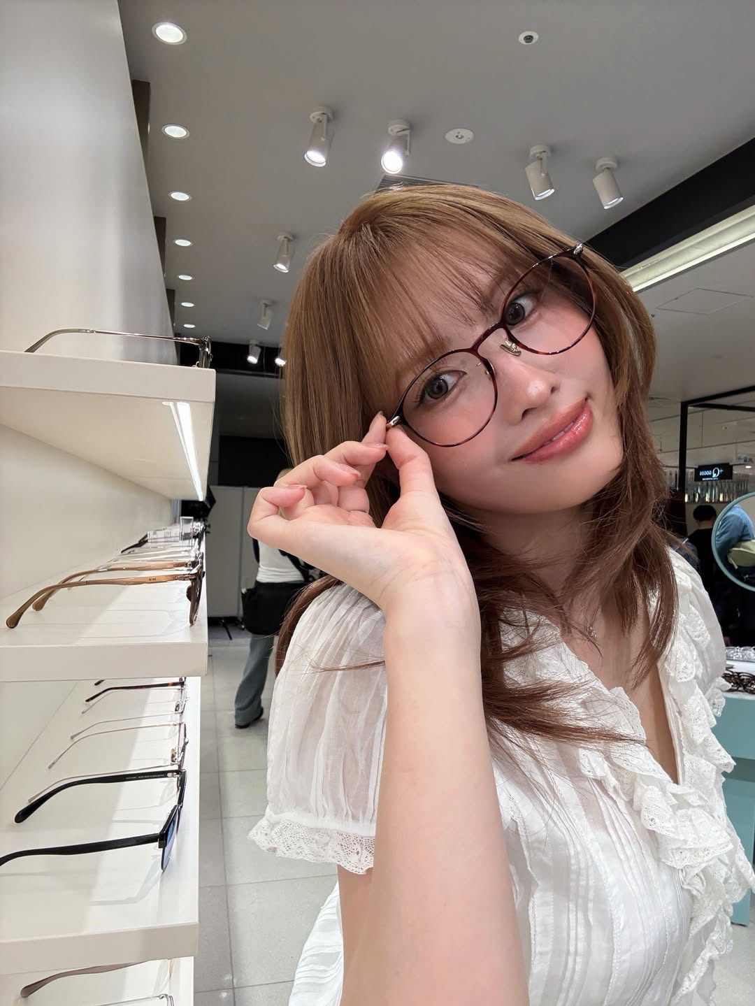 Behind-the-scenes cut of Momo (TWICE)