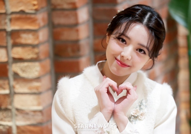 Latest photo of Yuna (ITZY)