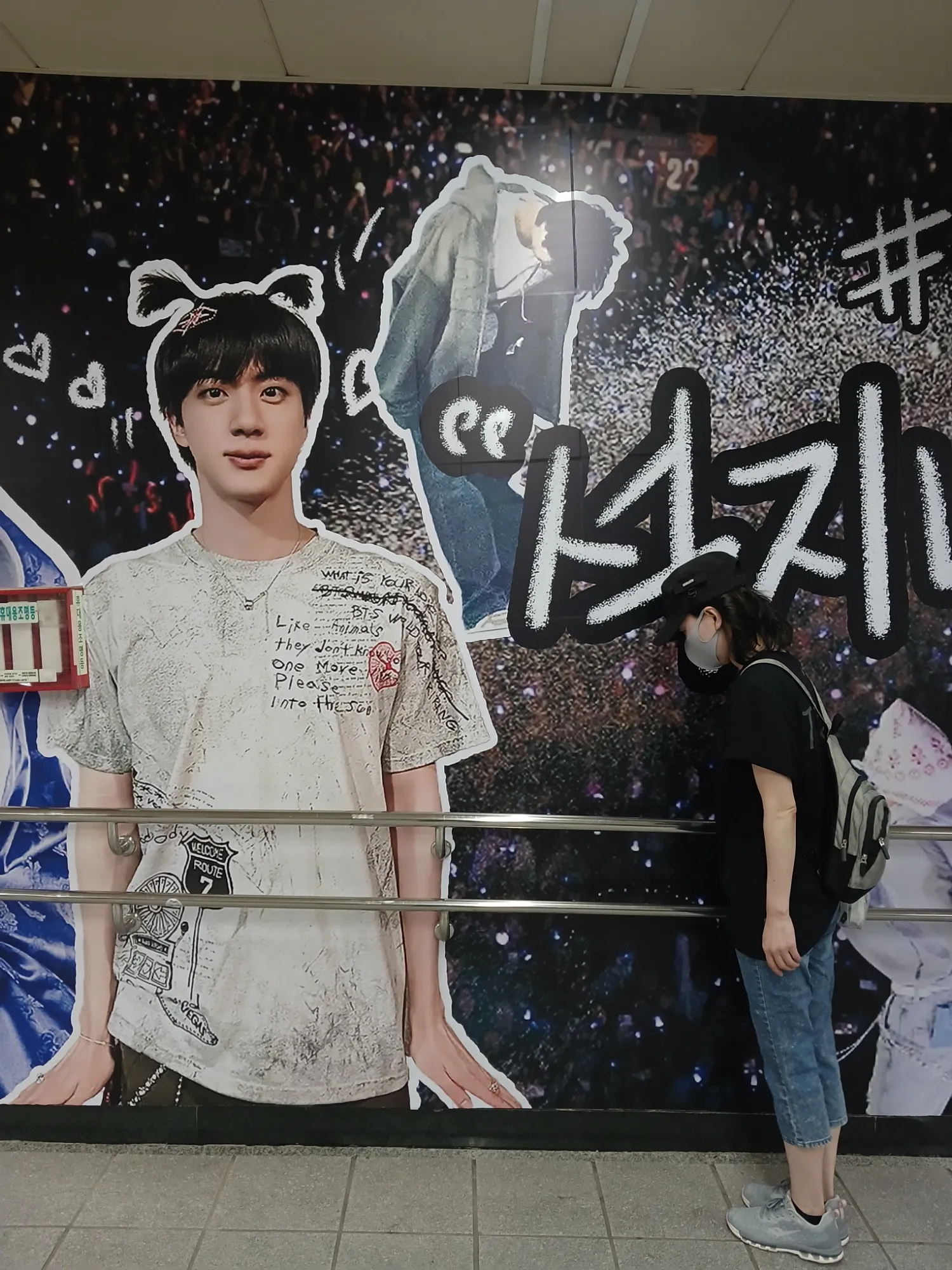 Momen yang diabadikan oleh penggemar Jin (BTS)