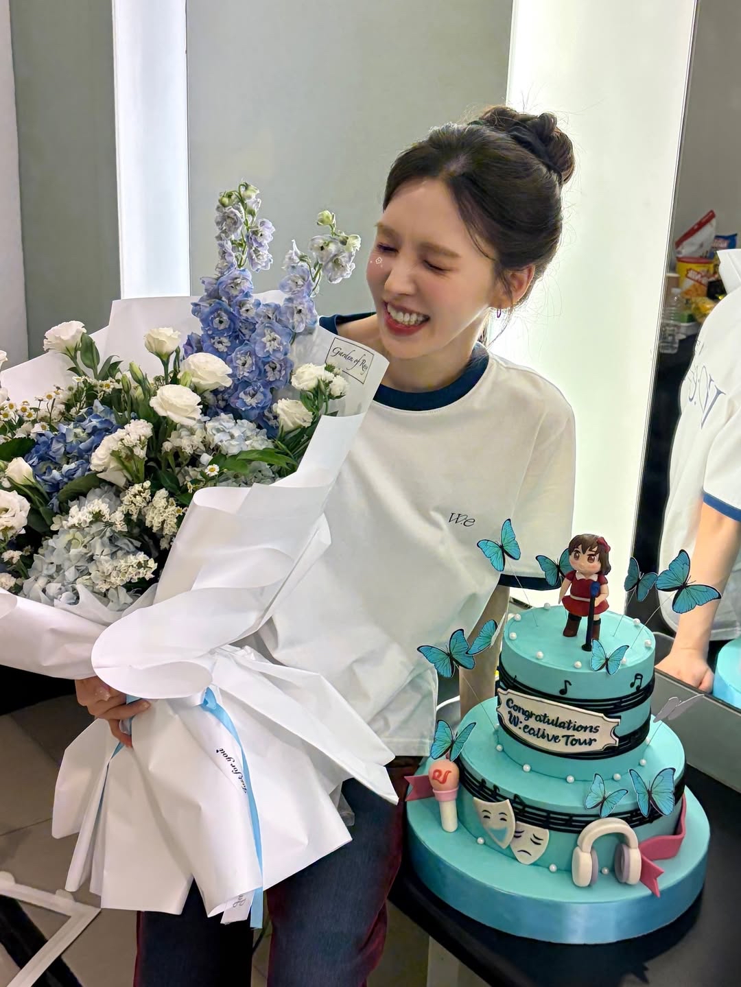 Behind-the-scenes cut of Red Velvet