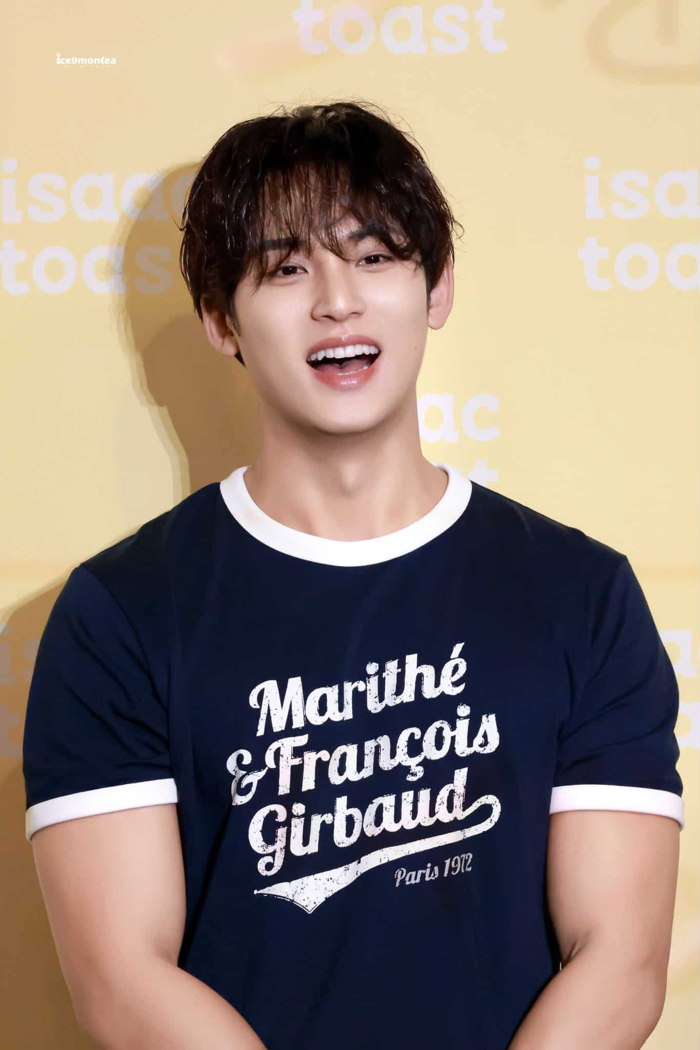 A moment captured by Mingyu (SEVENTEEN)'s fan