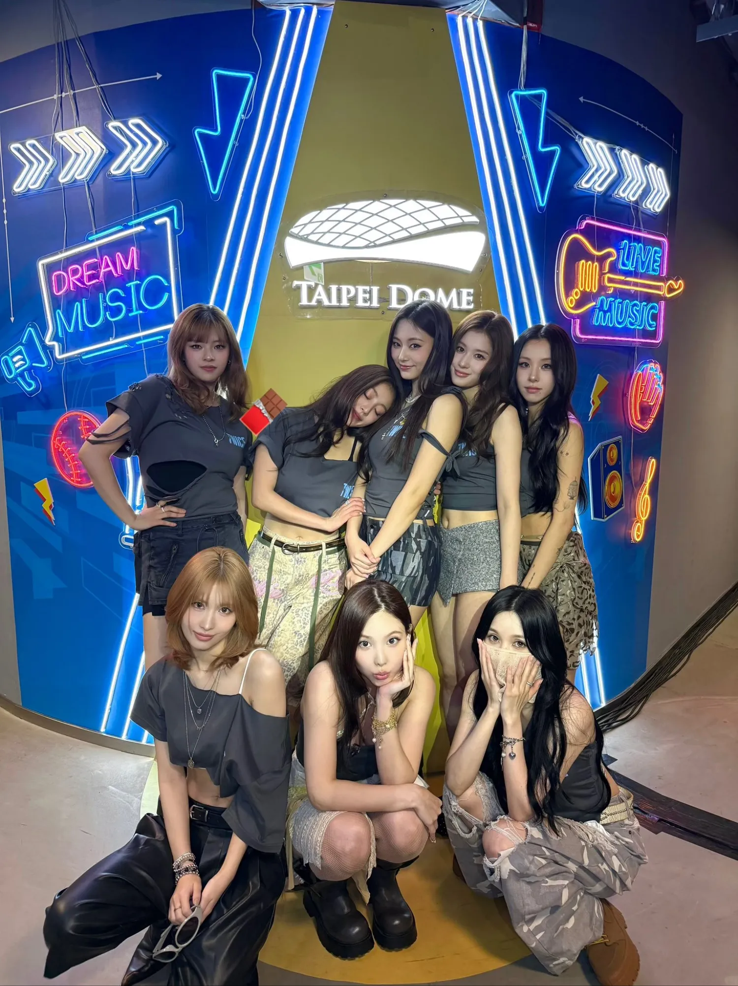 Foto aktivitas terbaru TWICE