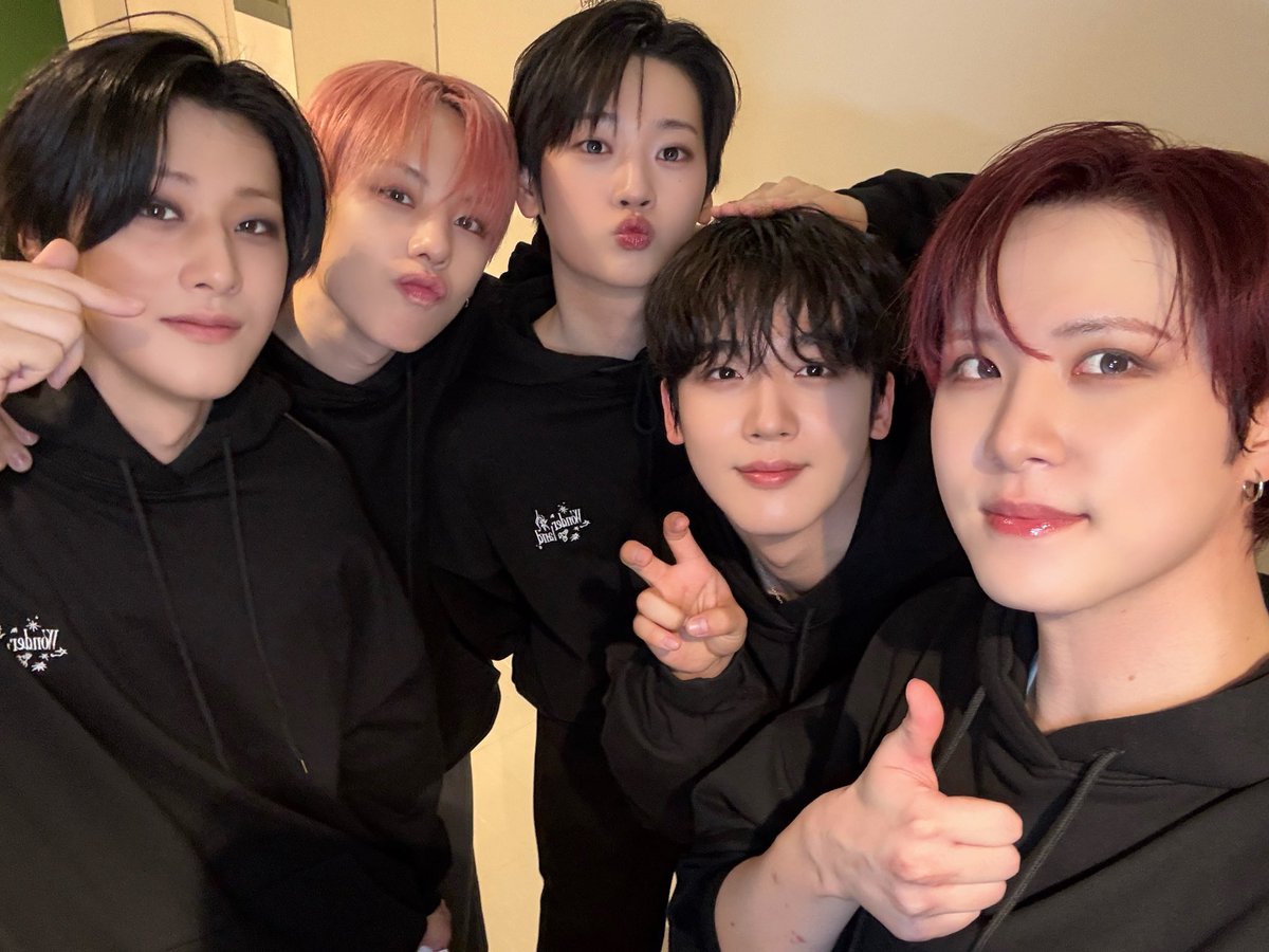 위아이의 비하인드 컷