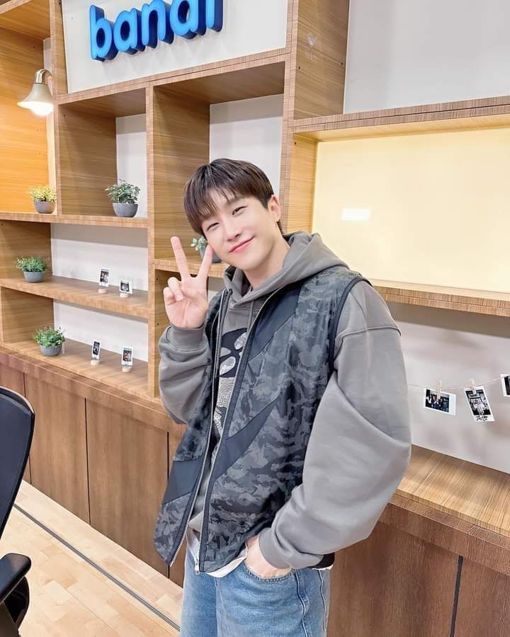 Latest photo of Jinjin (ASTRO)