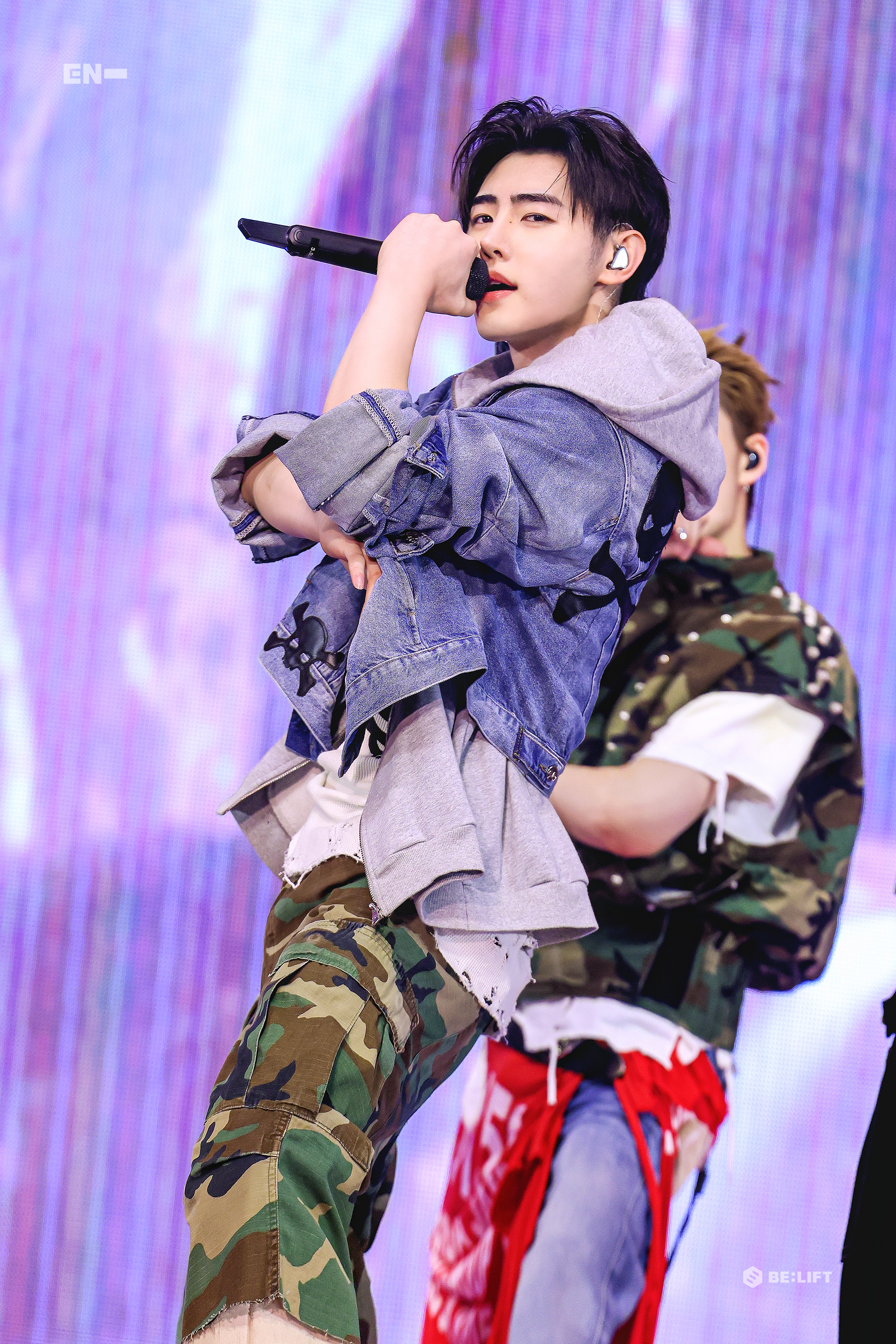 Foto aktivitas terbaru Sunghoon (ENHYPEN)