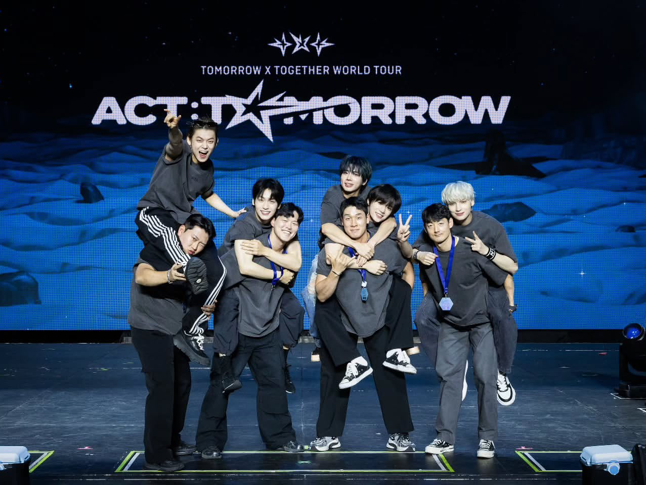 Foto aktivitas terbaru TOMORROW X TOGETHER