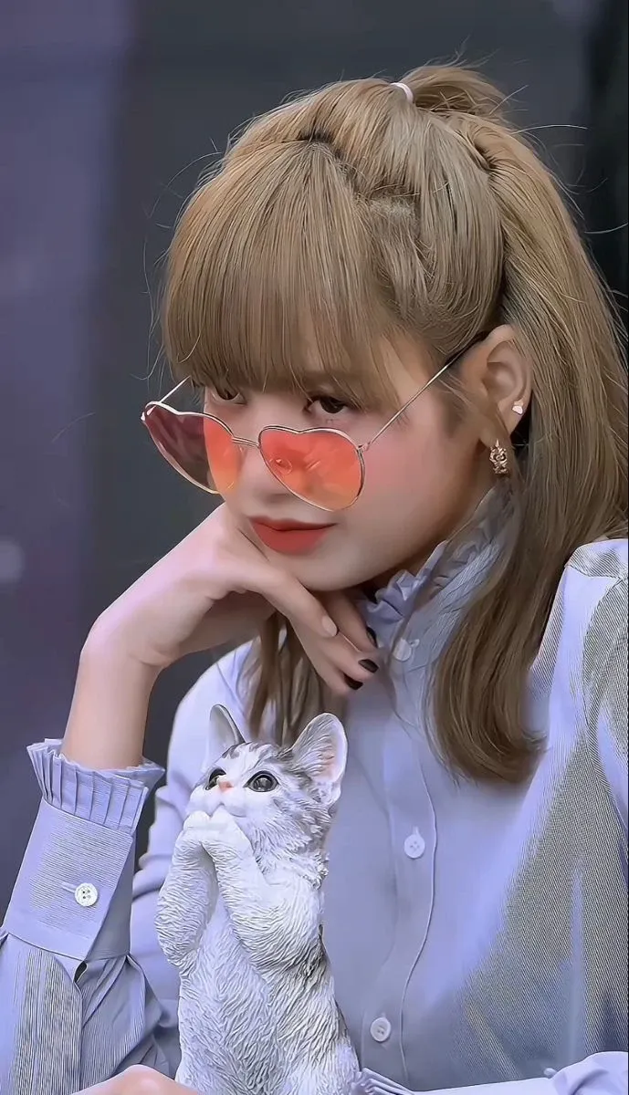 Fandom-recommended wallpaper image of Lisa (BLACKPINK)