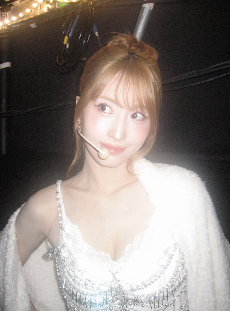 Potret di balik layar Momo (TWICE)